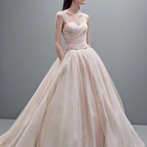 Elegant Blush Pink Vera Wang Ball Gown Wedding Dress (with pockets!) Size 6